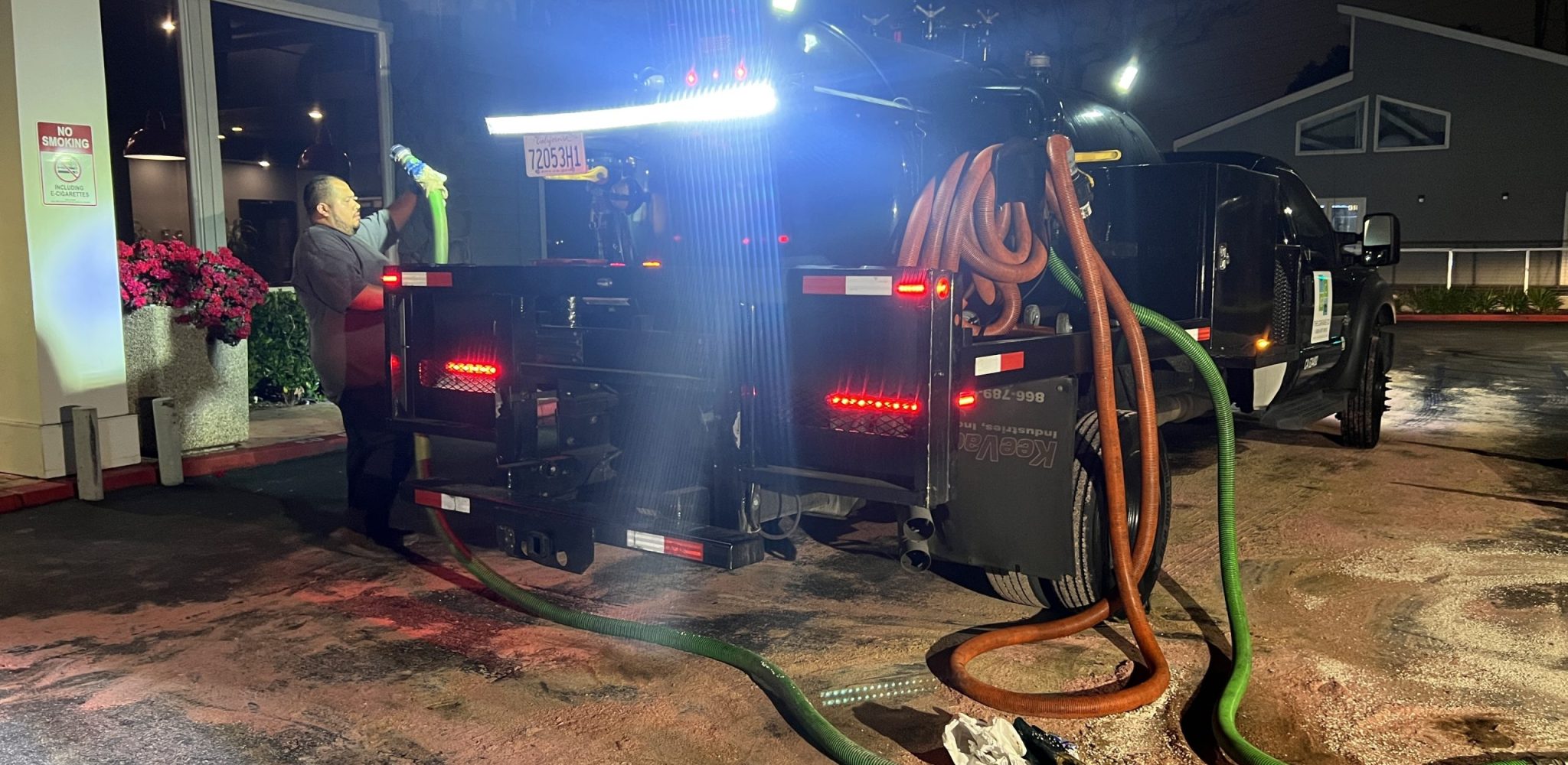 Grease spill Clean Up, pressure washing service with water recovery used cooking grease spill overflow grease traps for restaurants in Los Angeles. Orange County Irvine hood cleaning service.